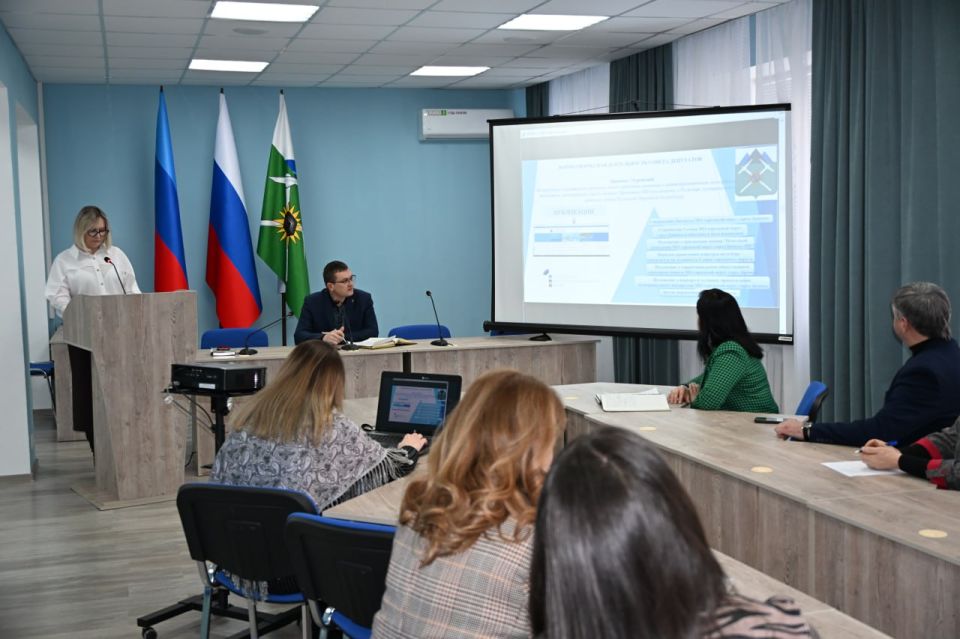 Председатель Совета городского округа муниципального образования городской округ город Брянка Наталья Волошина выступила с докладом на расширенном аппаратном совещании в Администрации города Председатель Совета городского округа муниципального образования городской округ город Брянка Наталья Волошина выступила с докладом на расширенном аппаратном совещании в Администрации города