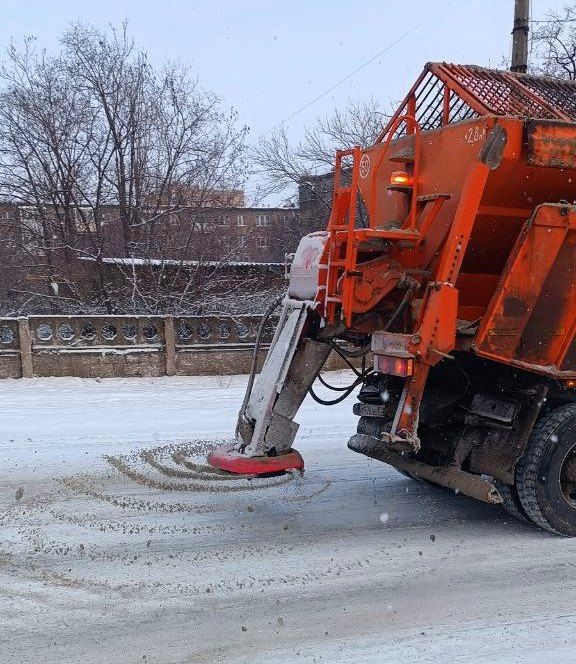 9 февраля специалисты МУП «Служба дорожного хозяйства и благоустройства города Алчевска ЛНР» ведут работы по расчистке и обработке противогололедными материалами проезжих частей, перекрестков, тротуаров, остановок... 9 февраля специалисты МУП «Служба дорожного хозяйства и благоустройства города Алчевска ЛНР» ведут работы по расчистке и обработке противогололедными материалами проезжих частей, перекрестков, тротуаров, остановок...