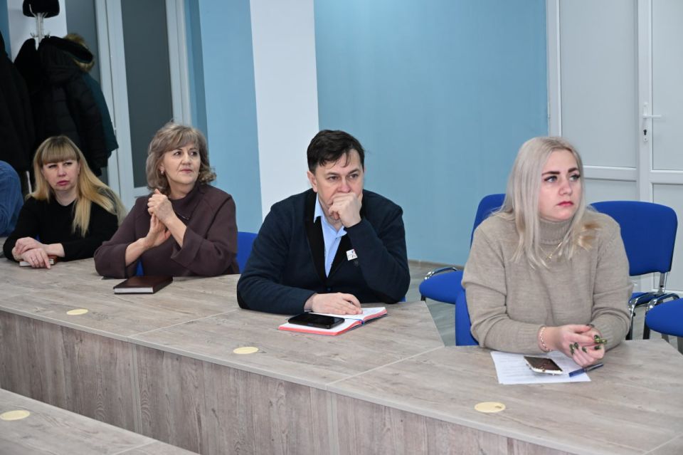 Председатель Совета городского округа муниципального образования городской округ город Брянка Наталья Волошина выступила с докладом на расширенном аппаратном совещании в Администрации города Председатель Совета городского округа муниципального образования городской округ город Брянка Наталья Волошина выступила с докладом на расширенном аппаратном совещании в Администрации города