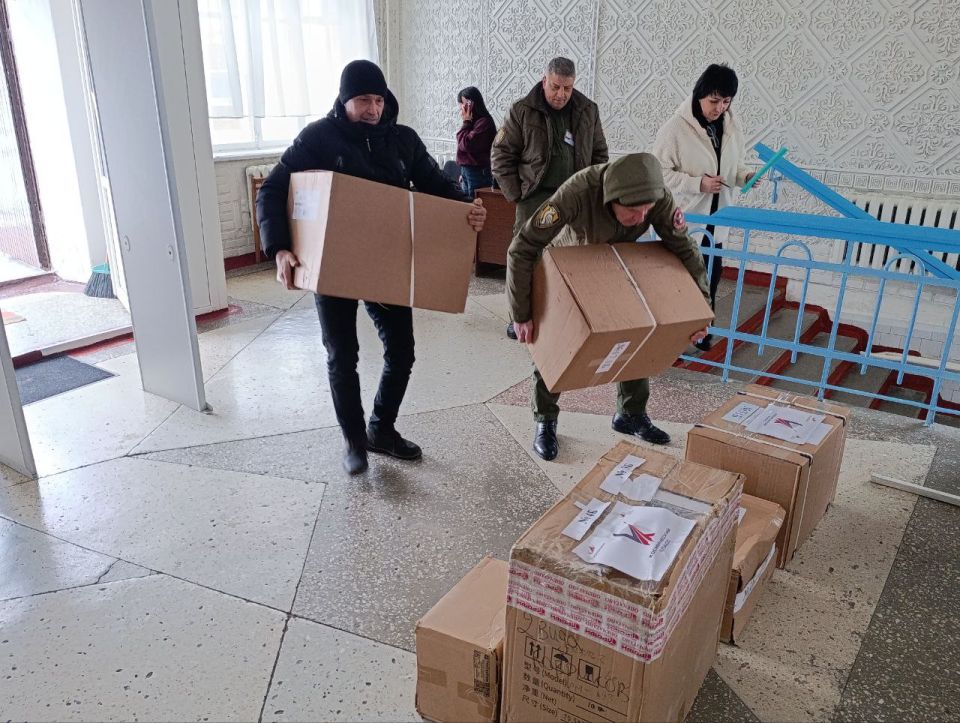 В Ровеньковскую гимназию № 1 им. Г.С. Шонина, находящуюся под патронатом Государственной корпорации «Роскосмос» поступило оборудование для занятий в рамках проекта «Космический класс» В Ровеньковскую гимназию № 1 им. Г.С. Шонина, находящуюся под патронатом Государственной корпорации «Роскосмос» поступило оборудование для занятий в рамках проекта «Космический класс»