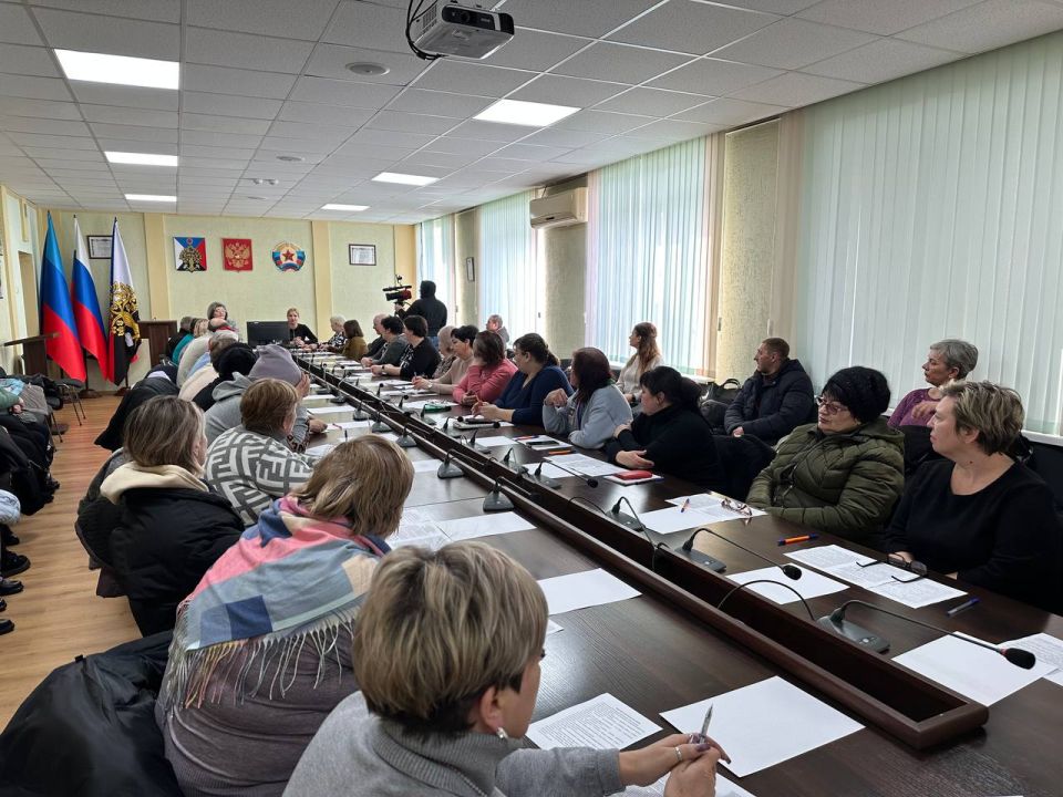 Заместитель Главы Администрации городского округа город Ровеньки Елена Кравченко и начальник отдела по вопросам опеки, попечительства и патронажа Ирина Попова провели рабочую встречу с представителями замещающих семей Заместитель Главы Администрации городского округа город Ровеньки Елена Кравченко и начальник отдела по вопросам опеки, попечительства и патронажа Ирина Попова провели рабочую встречу с представителями замещающих семей