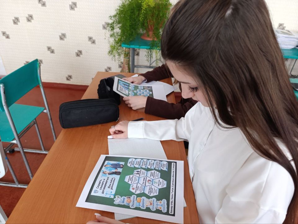 В учебных учреждениях Краснодонщины состоялось внеурочное занятие «Разговоры о важном» В учебных учреждениях Краснодонщины состоялось внеурочное занятие «Разговоры о важном»