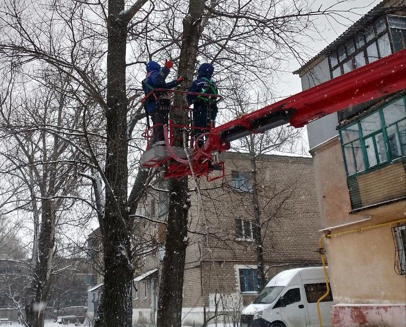 В Краснодонском округе продолжаются плановые работы по благоустройству В Краснодонском округе продолжаются плановые работы по благоустройству