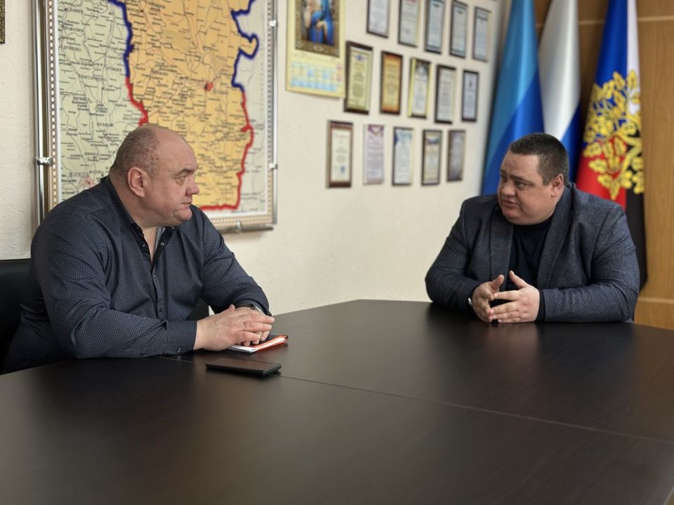 Сегодня состоялась встреча Главы городского округа с главным врачом Ровеньковской центральной городской многопрофильной больницы Сегодня состоялась встреча Главы городского округа с главным врачом Ровеньковской центральной городской многопрофильной больницы