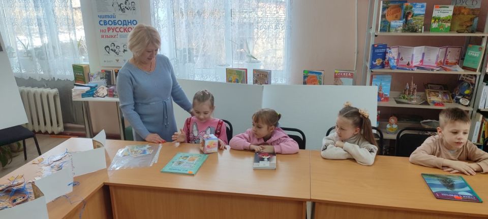 В Славяносербской центральной детской библиотеке проведен мультимедийный квест «Волшебный мир сказок» В Славяносербской центральной детской библиотеке проведен мультимедийный квест «Волшебный мир сказок»
