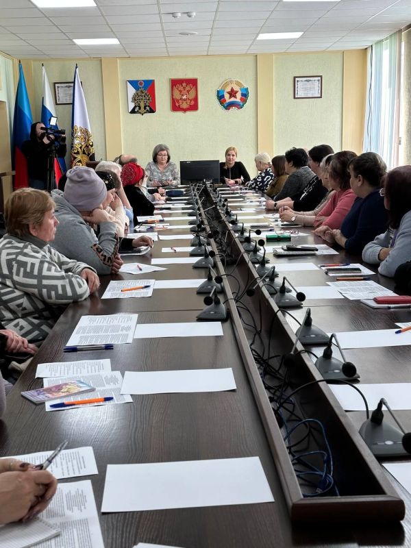 Заместитель Главы Администрации городского округа город Ровеньки Елена Кравченко и начальник отдела по вопросам опеки, попечительства и патронажа Ирина Попова провели рабочую встречу с представителями замещающих семей Заместитель Главы Администрации городского округа город Ровеньки Елена Кравченко и начальник отдела по вопросам опеки, попечительства и патронажа Ирина Попова провели рабочую встречу с представителями замещающих семей