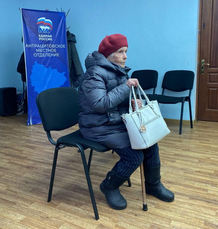 Глава Антрацитовского муниципального округа, Секретарь местного отделения партии "Единая Россия" Сергей Саенко провел еженедельный приём граждан Глава Антрацитовского муниципального округа, Секретарь местного отделения партии "Единая Россия" Сергей Саенко провел еженедельный приём граждан
