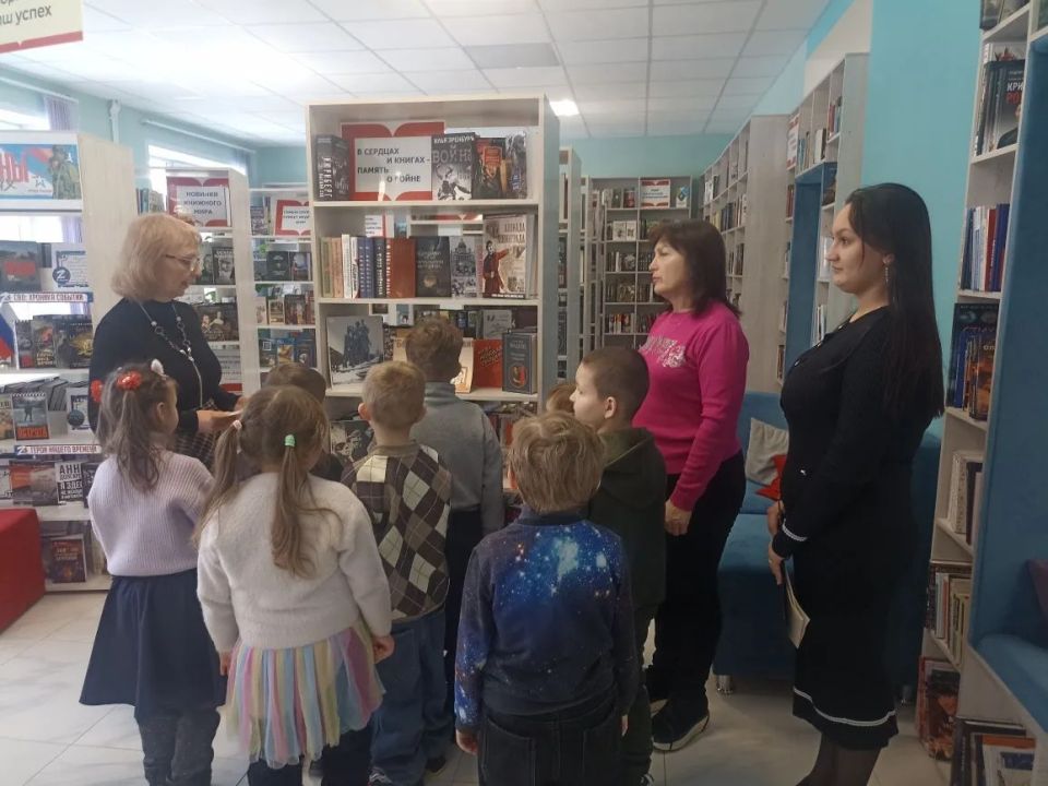 В центральной библиотеке им. Г. Сковороды для воспитанников Ровеньковского ясли-сада «Ладушки» прошло литературное путешествие, где дети познакомились с героями разных эпох и их подвигами В центральной библиотеке им. Г. Сковороды для воспитанников Ровеньковского ясли-сада «Ладушки» прошло литературное путешествие, где дети познакомились с героями разных эпох и их подвигами