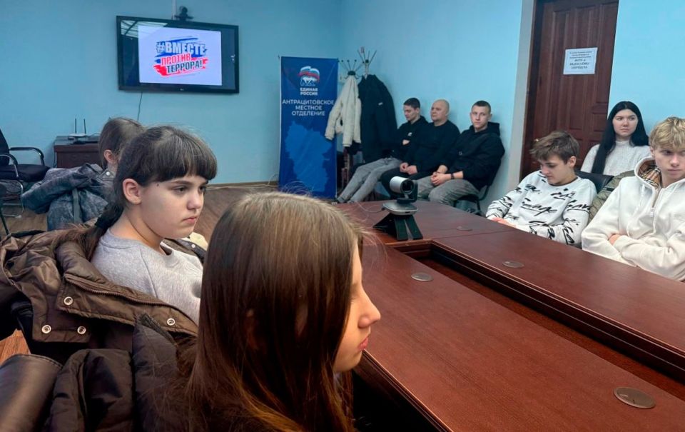 Отдел молодежной политики и спорта совместно с Антрацитовским филиалом ФКУ УИИ УФСИН России по ЛНР провели встречу с молодежью округа, посвященную актуальным вопросам противодействия экстремизму и терроризму Отдел молодежной политики и спорта совместно с Антрацитовским филиалом ФКУ УИИ УФСИН России по ЛНР провели встречу с молодежью округа, посвященную актуальным вопросам противодействия экстремизму и терроризму