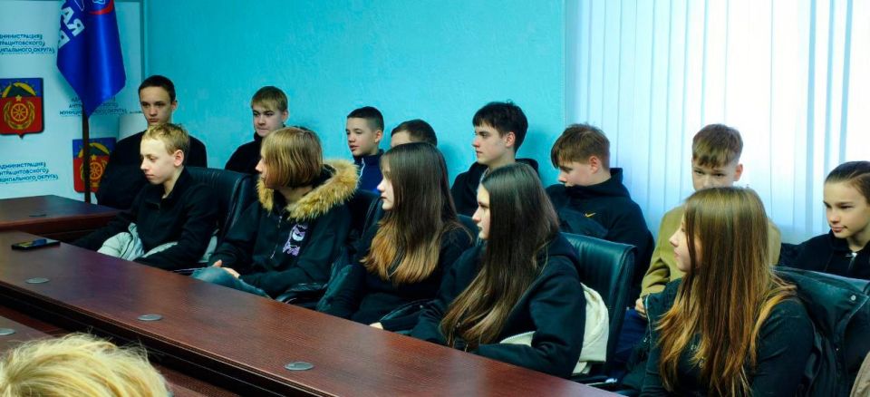 Отдел молодежной политики и спорта совместно с Антрацитовским филиалом ФКУ УИИ УФСИН России по ЛНР провели встречу с молодежью округа, посвященную актуальным вопросам противодействия экстремизму и терроризму Отдел молодежной политики и спорта совместно с Антрацитовским филиалом ФКУ УИИ УФСИН России по ЛНР провели встречу с молодежью округа, посвященную актуальным вопросам противодействия экстремизму и терроризму