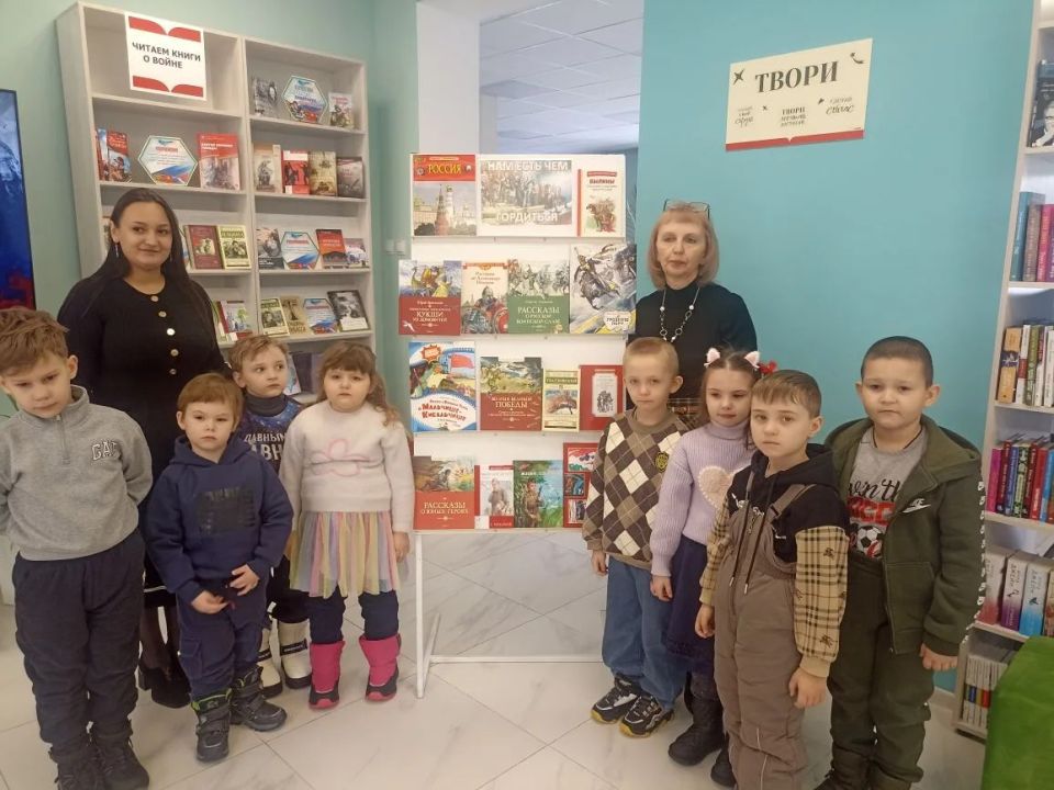 В центральной библиотеке им. Г. Сковороды для воспитанников Ровеньковского ясли-сада «Ладушки» прошло литературное путешествие, где дети познакомились с героями разных эпох и их подвигами В центральной библиотеке им. Г. Сковороды для воспитанников Ровеньковского ясли-сада «Ладушки» прошло литературное путешествие, где дети познакомились с героями разных эпох и их подвигами