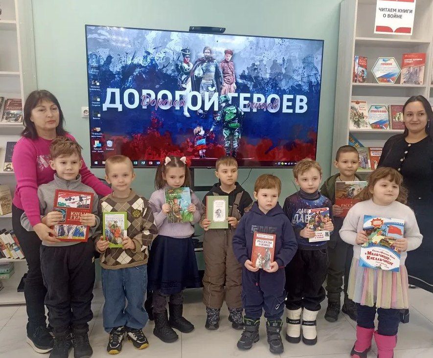 В центральной библиотеке им. Г. Сковороды для воспитанников Ровеньковского ясли-сада «Ладушки» прошло литературное путешествие, где дети познакомились с героями разных эпох и их подвигами В центральной библиотеке им. Г. Сковороды для воспитанников Ровеньковского ясли-сада «Ладушки» прошло литературное путешествие, где дети познакомились с героями разных эпох и их подвигами