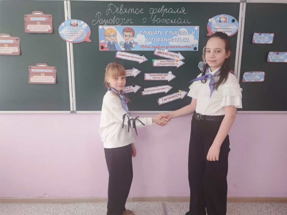 В учебных учреждениях Краснодонщины состоялось внеурочное занятие «Разговоры о важном» В учебных учреждениях Краснодонщины состоялось внеурочное занятие «Разговоры о важном»