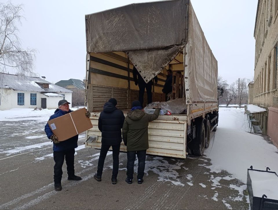 В Ровеньковскую гимназию № 1 им. Г.С. Шонина, находящуюся под патронатом Государственной корпорации «Роскосмос» поступило оборудование для занятий в рамках проекта «Космический класс» В Ровеньковскую гимназию № 1 им. Г.С. Шонина, находящуюся под патронатом Государственной корпорации «Роскосмос» поступило оборудование для занятий в рамках проекта «Космический класс»