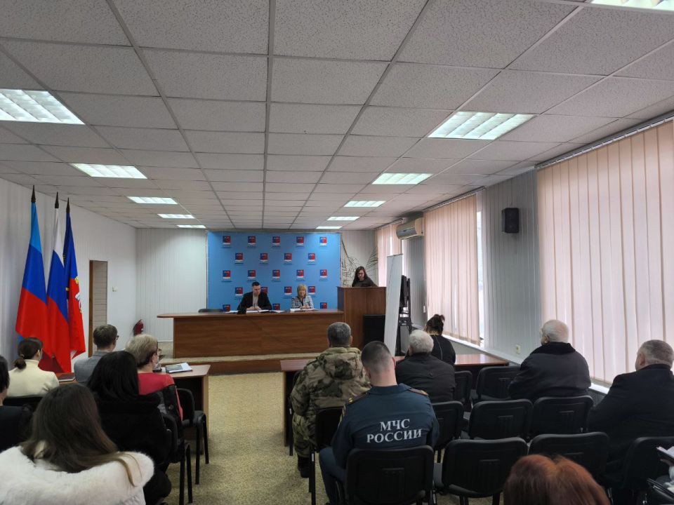 Альберт Зинченко: Сегодня Первый заместитель Главы Станично-Луганского МО Владимир Макеев совместно с Председателем Совета Станично-Луганского муниципального округа Татьяной Пономаревой провели аппаратное совещание с... Альберт Зинченко: Сегодня Первый заместитель Главы Станично-Луганского МО Владимир Макеев совместно с Председателем Совета Станично-Луганского муниципального округа Татьяной Пономаревой провели аппаратное совещание с...