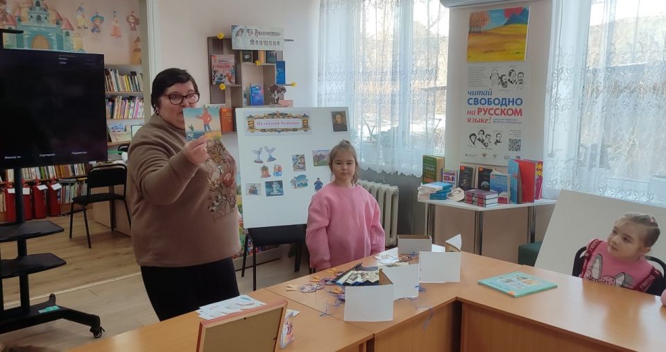 В Славяносербской центральной детской библиотеке проведен мультимедийный квест «Волшебный мир сказок» В Славяносербской центральной детской библиотеке проведен мультимедийный квест «Волшебный мир сказок»