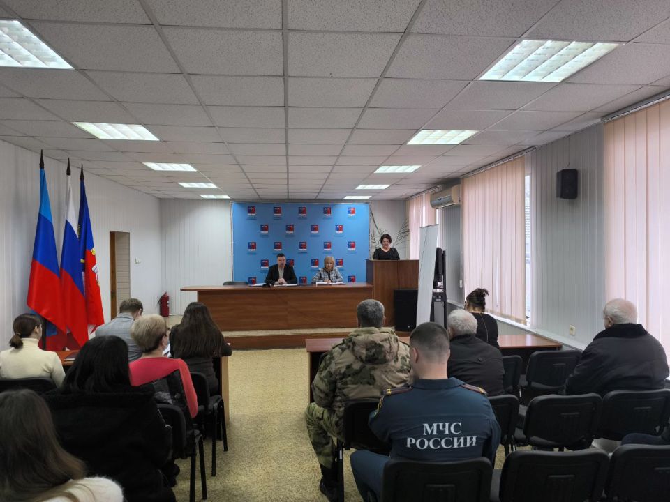 Альберт Зинченко: Сегодня Первый заместитель Главы Станично-Луганского МО Владимир Макеев совместно с Председателем Совета Станично-Луганского муниципального округа Татьяной Пономаревой провели аппаратное совещание с... Альберт Зинченко: Сегодня Первый заместитель Главы Станично-Луганского МО Владимир Макеев совместно с Председателем Совета Станично-Луганского муниципального округа Татьяной Пономаревой провели аппаратное совещание с...