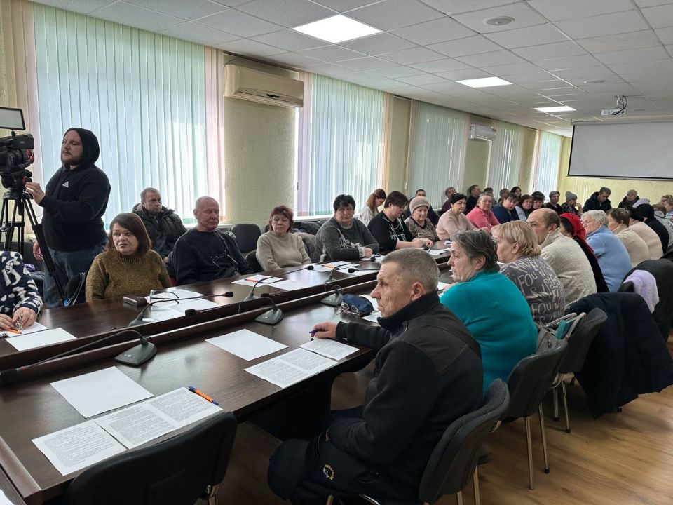 Заместитель Главы Администрации городского округа город Ровеньки Елена Кравченко и начальник отдела по вопросам опеки, попечительства и патронажа Ирина Попова провели рабочую встречу с представителями замещающих семей Заместитель Главы Администрации городского округа город Ровеньки Елена Кравченко и начальник отдела по вопросам опеки, попечительства и патронажа Ирина Попова провели рабочую встречу с представителями замещающих семей