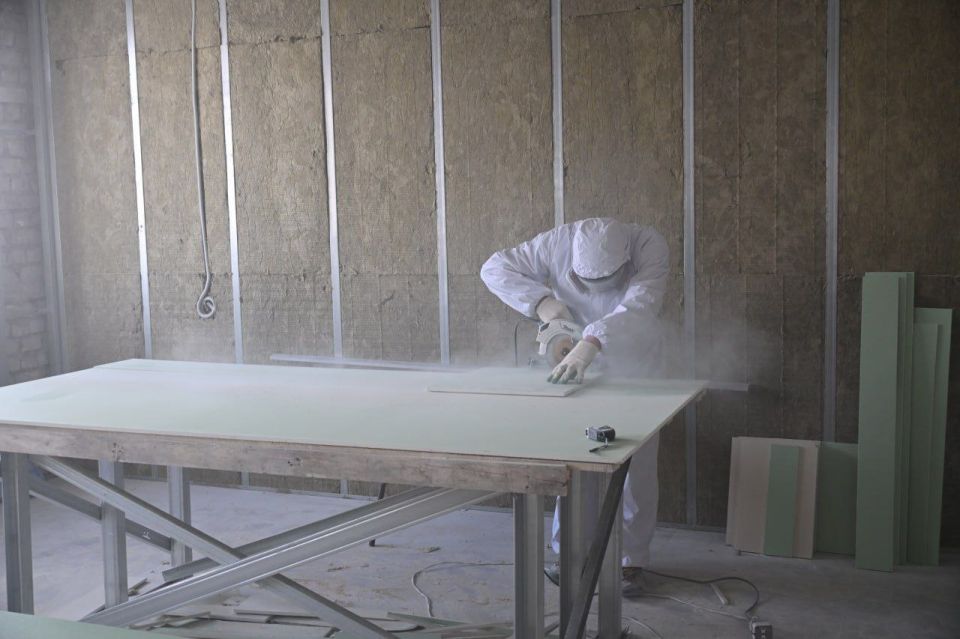 В Брянке восстанавливают инфекционное отделение городской больницы по народной программе В Брянке восстанавливают инфекционное отделение городской больницы по народной программе