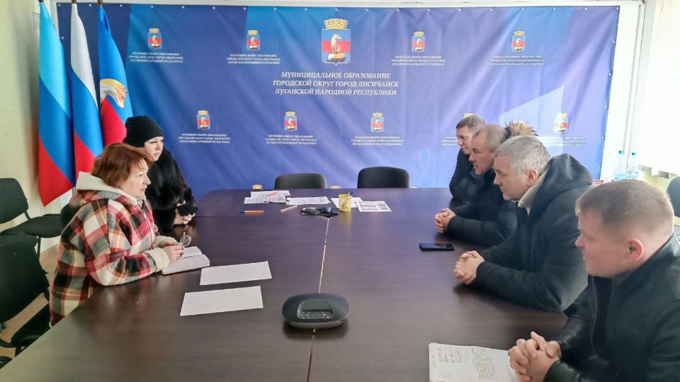 Вместе с директором Луганского краеведческого музея Артёмом Рубченко посетил прифронтовой город Лисичанск Вместе с директором Луганского краеведческого музея Артёмом Рубченко посетил прифронтовой город Лисичанск