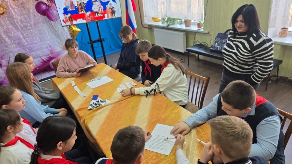 В Родаковском доме культуры состоялось мероприятие в формате игры-путешествия под названием «У нас единая планета, у нас единая семья» В Родаковском доме культуры состоялось мероприятие в формате игры-путешествия под названием «У нас единая планета, у нас единая семья»