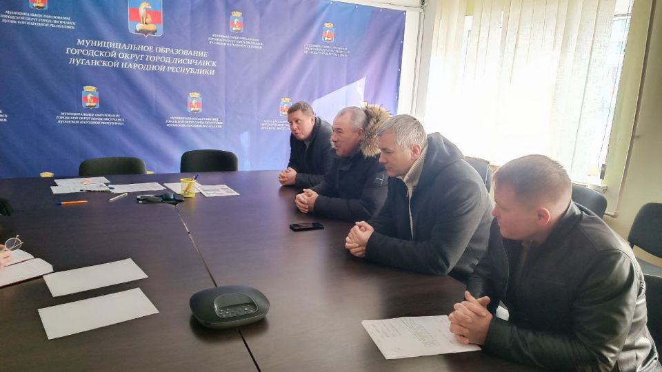 Вместе с директором Луганского краеведческого музея Артёмом Рубченко посетил прифронтовой город Лисичанск Вместе с директором Луганского краеведческого музея Артёмом Рубченко посетил прифронтовой город Лисичанск