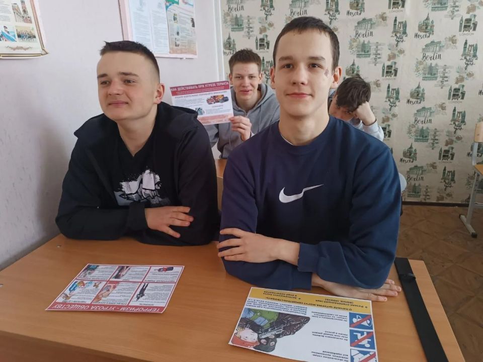 Урок по антитеррору в колледже: Как вести себя при панике в толпе Урок по антитеррору в колледже: Как вести себя при панике в толпе