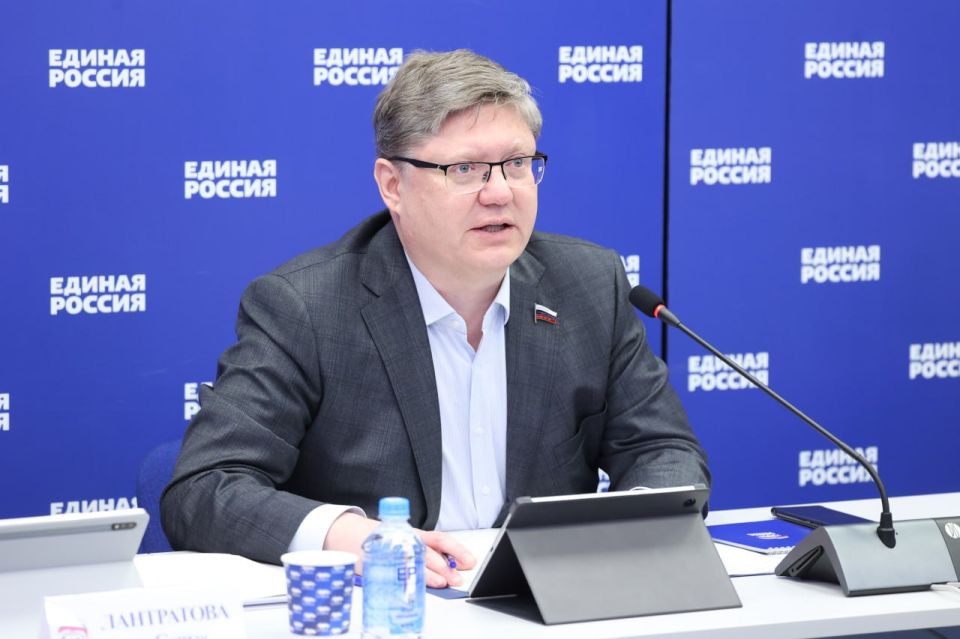 При поддержке Единой России в РФ трудоустроены 580 тысяч человек При поддержке Единой России в РФ трудоустроены 580 тысяч человек