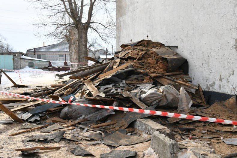 В Свердловской школе №3 красноярские специалисты ремонтируют спортзал В Свердловской школе №3 красноярские специалисты ремонтируют спортзал
