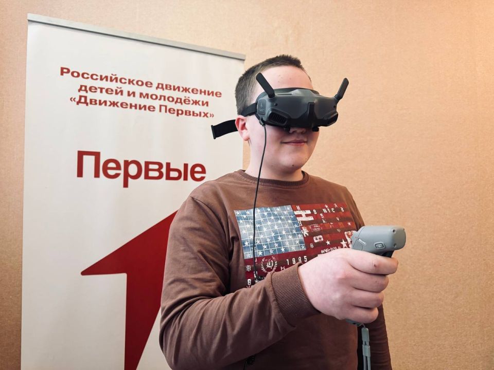 Представители Росгвардии (СОБР-2С) при содействии отдела молодежной политики провели урок мужества и обучения для молодежи Представители Росгвардии (СОБР-2С) при содействии отдела молодежной политики провели урок мужества и обучения для молодежи