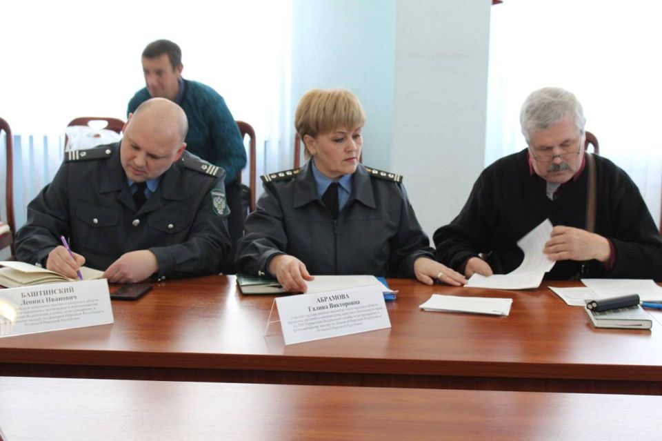 Сергей Козенко: В малом зале Администрации состоялось совещании с участием сельскохозяйственных товаропроизводителей округа и специалистов Управления Россельхознадзора по ДНР и ЛНР и Юго-Западного филиала Федерального... Сергей Козенко: В малом зале Администрации состоялось совещании с участием сельскохозяйственных товаропроизводителей округа и специалистов Управления Россельхознадзора по ДНР и ЛНР и Юго-Западного филиала Федерального...