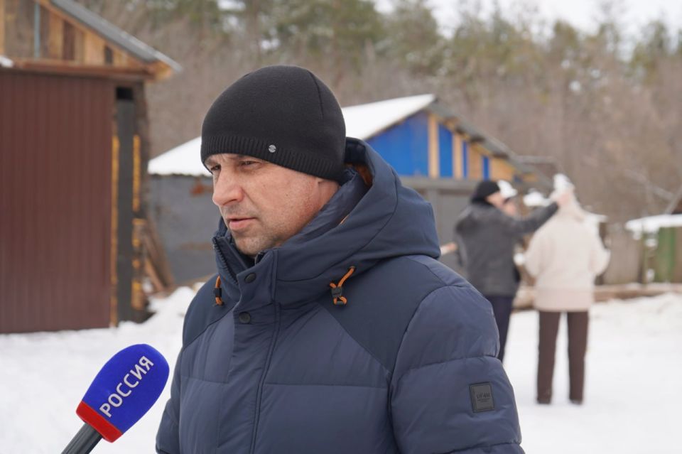 С руководителем делегации Красноярского края в нашем округе Игорем Мирошниковым и ведущим инженером Управления капитального строительства по Красноярскому краю Артёмом Варашевым выехали посмотреть ход работ дома №1 по улице... С руководителем делегации Красноярского края в нашем округе Игорем Мирошниковым и ведущим инженером Управления капитального строительства по Красноярскому краю Артёмом Варашевым выехали посмотреть ход работ дома №1 по улице...