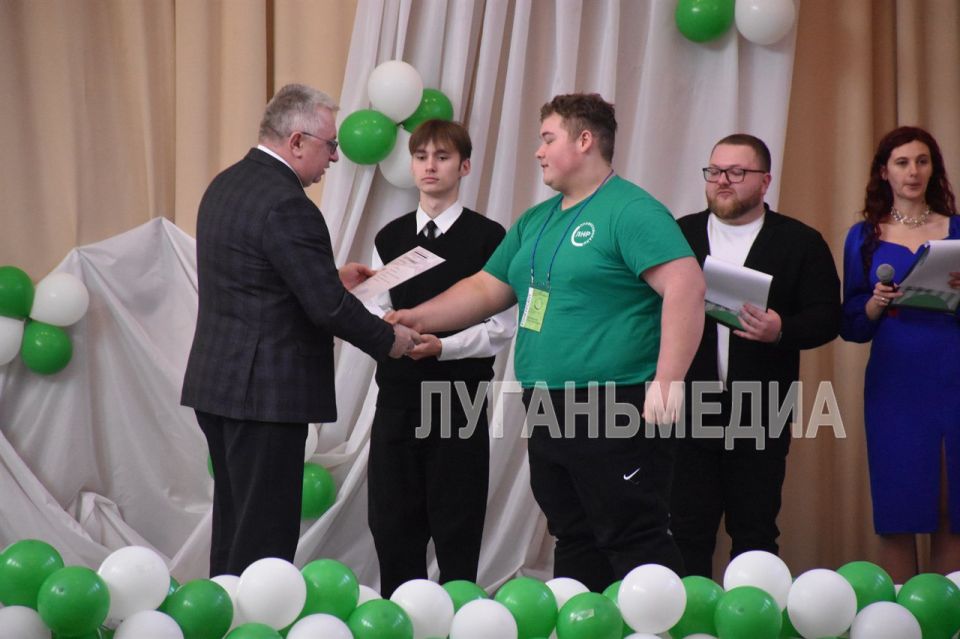В Стаханове наградили победителей чемпионата «Профессионалы – 2026» В Стаханове наградили победителей чемпионата «Профессионалы – 2026»