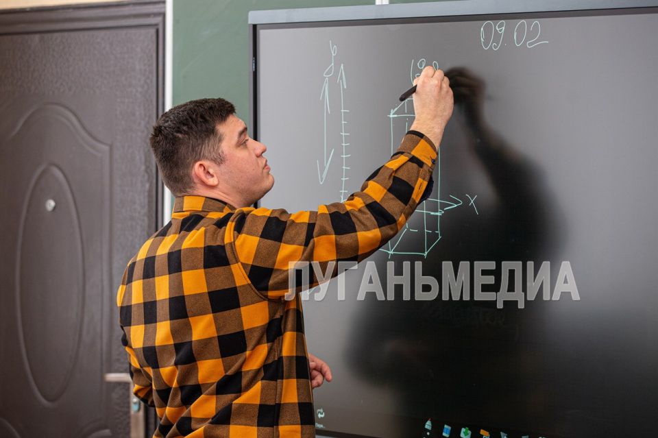 В Луганском экономико-правовом лицее-интернате имени героев «Молодой гвардии» прошло открытое занятие кружка «Робототехника Dobot» В Луганском экономико-правовом лицее-интернате имени героев «Молодой гвардии» прошло открытое занятие кружка «Робототехника Dobot»