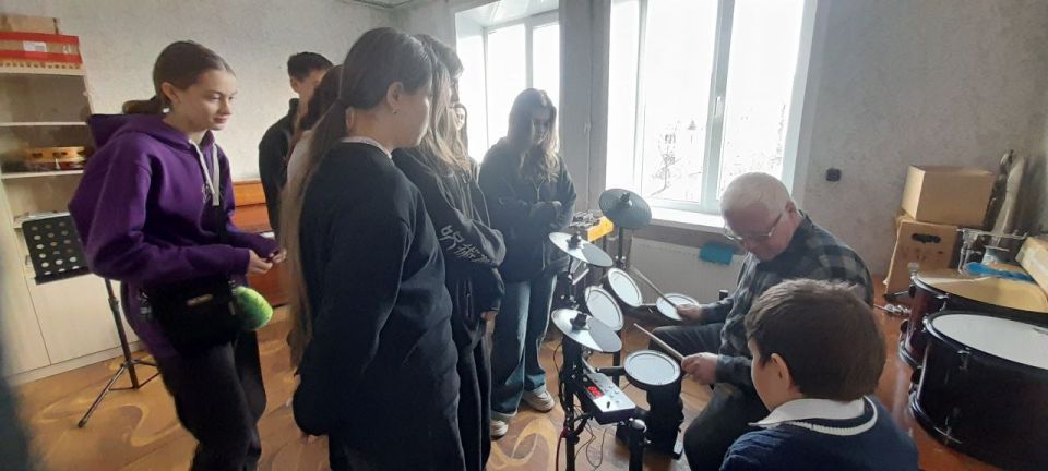 МБУДО "ЛГДМШ №2" в очередной раз распахнул свои двери для юных гостей, пригласив их в удивительный мир звуков и мелодий МБУДО "ЛГДМШ №2" в очередной раз распахнул свои двери для юных гостей, пригласив их в удивительный мир звуков и мелодий