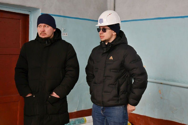 В Свердловской школе №3 красноярские специалисты ремонтируют спортзал В Свердловской школе №3 красноярские специалисты ремонтируют спортзал