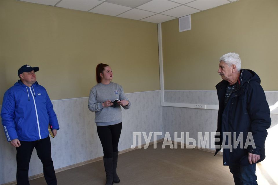 Первомайские единороссы осмотрели восстановленное после капремонта здание Управления Первомайсктепло Первомайские единороссы осмотрели восстановленное после капремонта здание Управления Первомайсктепло