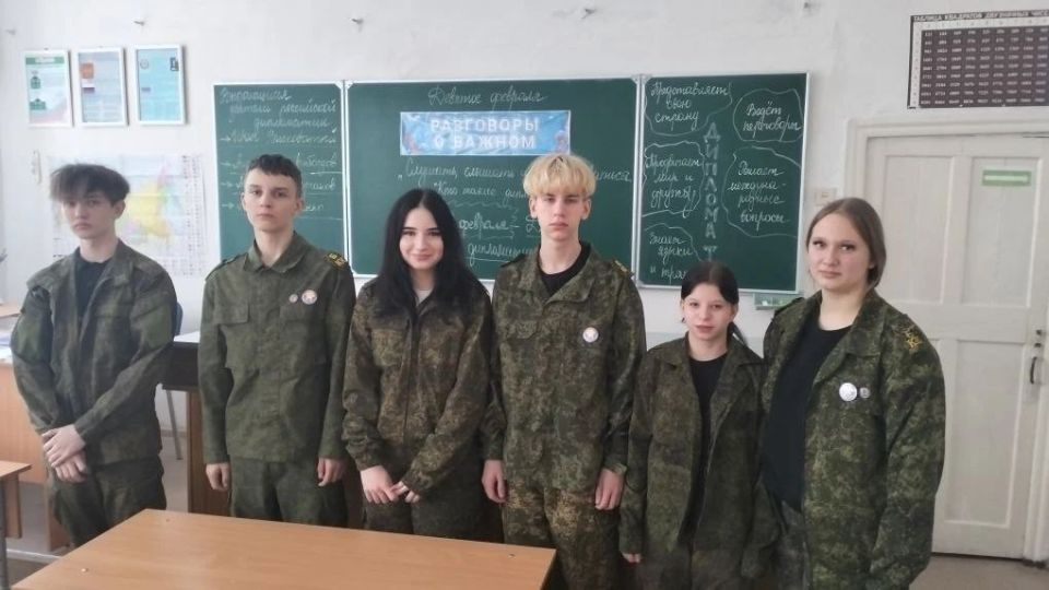 9 февраля в Брянковской гимназии прошло занятие на тему: «Кто такие дипломаты?» 9 февраля в Брянковской гимназии прошло занятие на тему: «Кто такие дипломаты?»