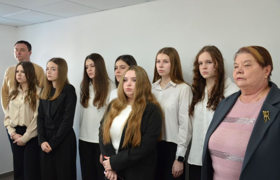 "Горжусь тобой, солдат России!": В Новоайдаре открылась выставка памяти Героя СВО "Горжусь тобой, солдат России!": В Новоайдаре открылась выставка памяти Героя СВО