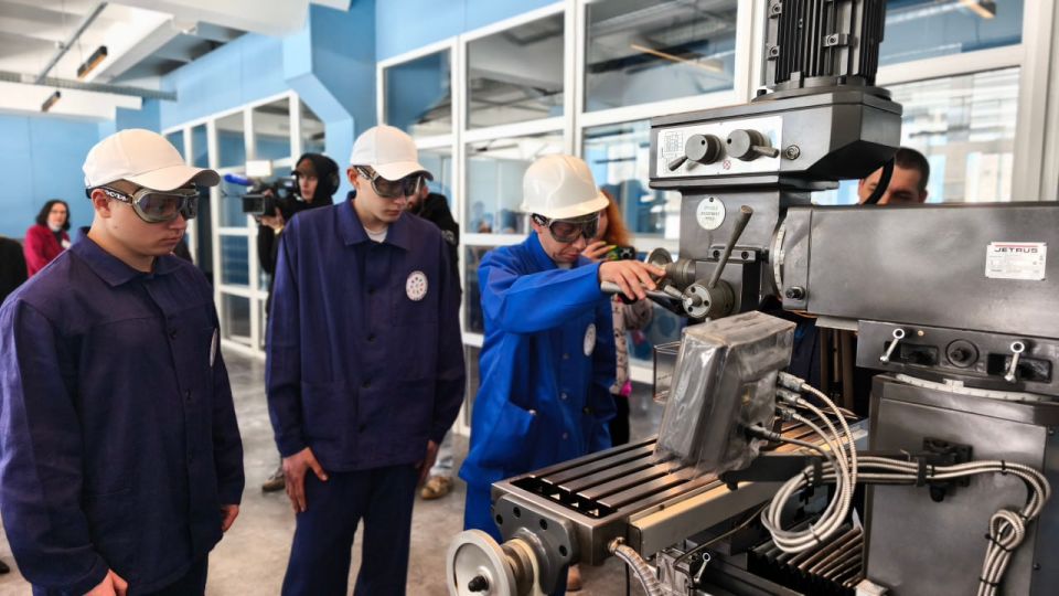 Наталия Жулинская: В Стаханове в рамках федерального проекта «Профессионалитет» открылся образовательный кластер Наталия Жулинская: В Стаханове в рамках федерального проекта «Профессионалитет» открылся образовательный кластер
