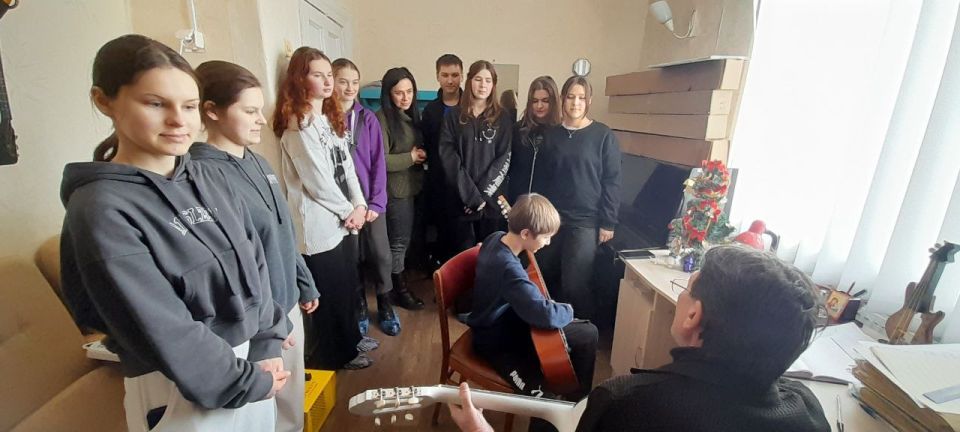 МБУДО "ЛГДМШ №2" в очередной раз распахнул свои двери для юных гостей, пригласив их в удивительный мир звуков и мелодий МБУДО "ЛГДМШ №2" в очередной раз распахнул свои двери для юных гостей, пригласив их в удивительный мир звуков и мелодий