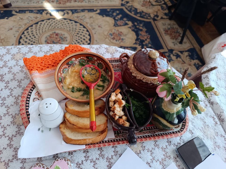 10 февраля в гостиной Краснолучского Дворца культуры им. В.И. Ленина в рамках Года единства народов России состоялась конкурсная программа «Ух ты, русская кухня!» для слушателей Университета третьего возраста 10 февраля в гостиной Краснолучского Дворца культуры им. В.И. Ленина в рамках Года единства народов России состоялась конкурсная программа «Ух ты, русская кухня!» для слушателей Университета третьего возраста