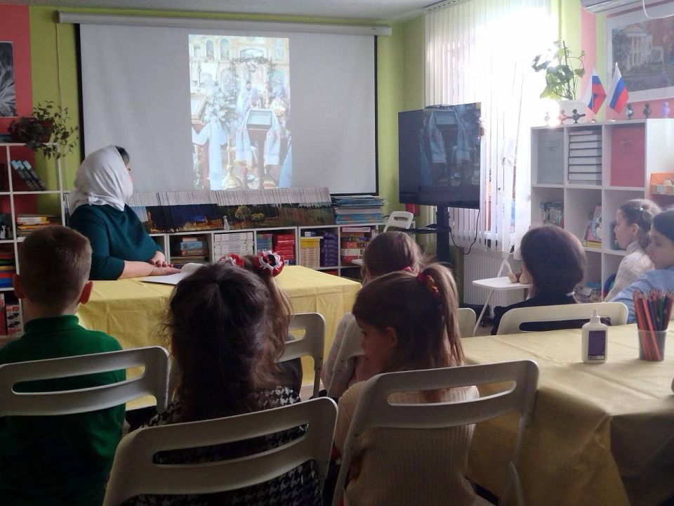 В Детском музейном центре Музея истории города Первомайска прошел тематический час духовно-нравственного воспитания В Детском музейном центре Музея истории города Первомайска прошел тематический час духовно-нравственного воспитания