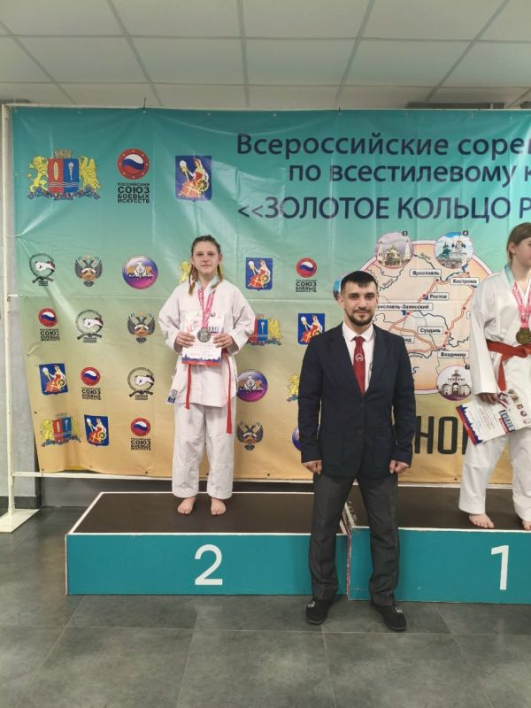 Лутугинская спортивная школа привезла медали с Всероссийских соревнований по всестилевому каратэ Лутугинская спортивная школа привезла медали с Всероссийских соревнований по всестилевому каратэ