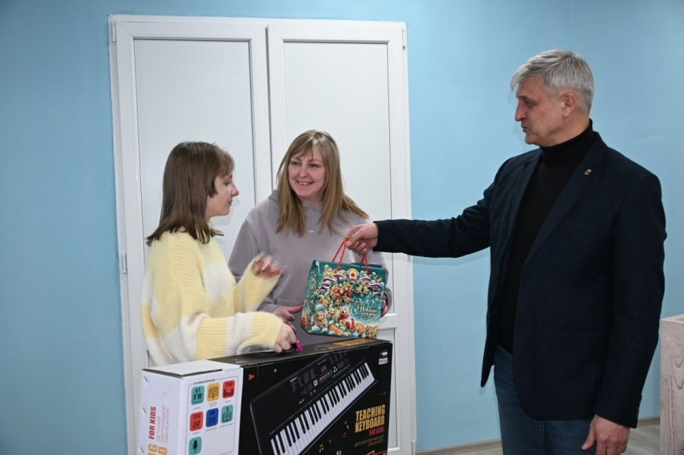 Новогодние чудеса продолжаются: в Брянке исполняют детские мечты Новогодние чудеса продолжаются: в Брянке исполняют детские мечты