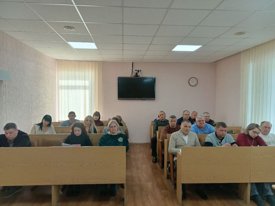 Сегодня Глава городского округа город Ровеньки Андрей Рубанцов провел расширенное аппаратное совещание Сегодня Глава городского округа город Ровеньки Андрей Рубанцов провел расширенное аппаратное совещание
