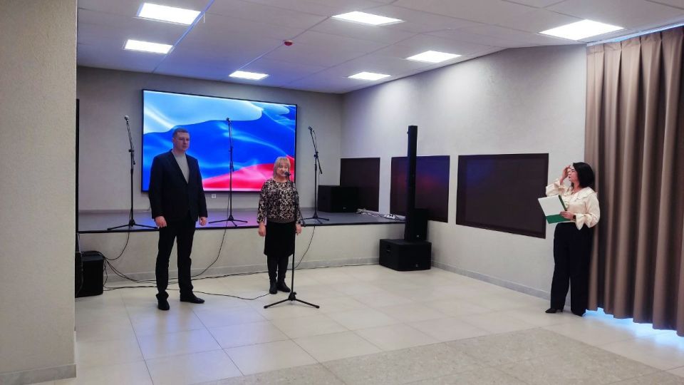 Единороссы Станицы Луганской поздравили Героя Олега Гасанова с получением Ордена Мужества Единороссы Станицы Луганской поздравили Героя Олега Гасанова с получением Ордена Мужества