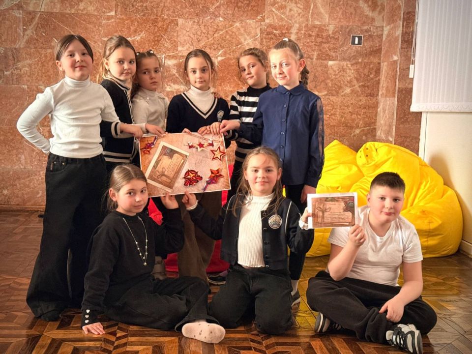В Молодогвардейске и с. Самсоновке жители приняли участие во Всероссийской акции «Письмо солдату» В Молодогвардейске и с. Самсоновке жители приняли участие во Всероссийской акции «Письмо солдату»
