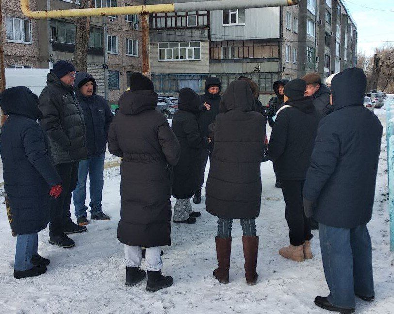 11 февраля в Красном Луче прошло собрание жителей по вопросу благоустройства придомовой территории 11 февраля в Красном Луче прошло собрание жителей по вопросу благоустройства придомовой территории