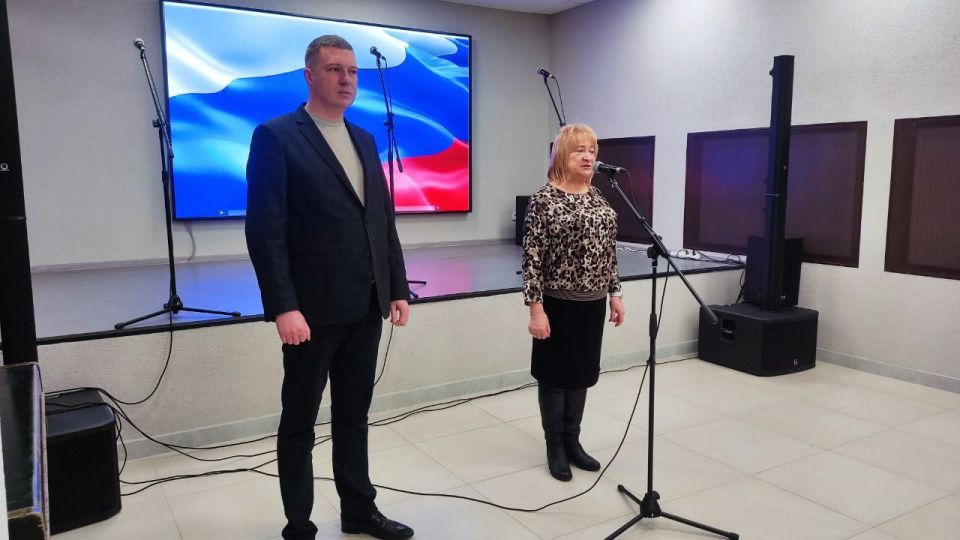 Единороссы Станицы Луганской поздравили Героя Олега Гасанова с получением Ордена Мужества Единороссы Станицы Луганской поздравили Героя Олега Гасанова с получением Ордена Мужества